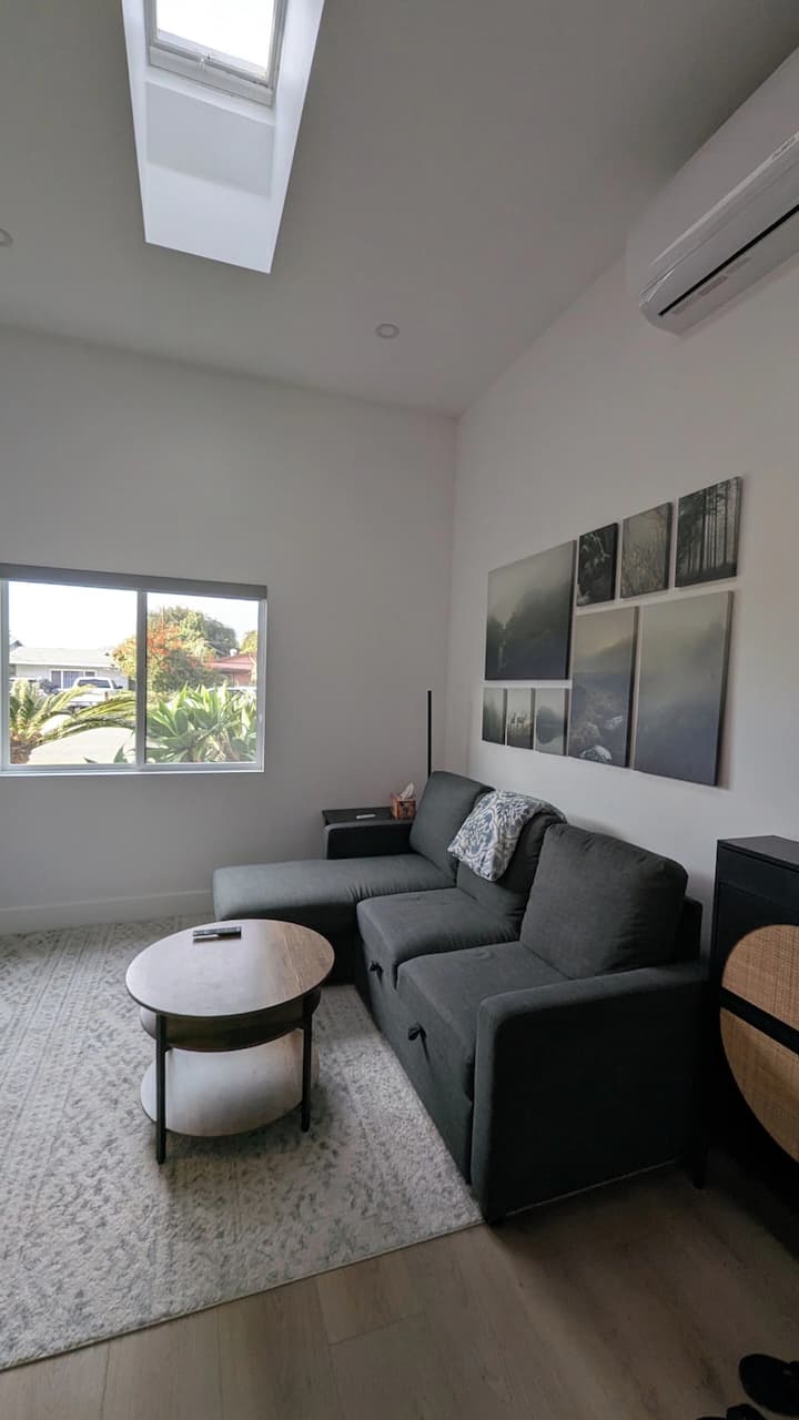 Modern Private Adu · Skylight · 5 Min To Disney - Anaheim, CA