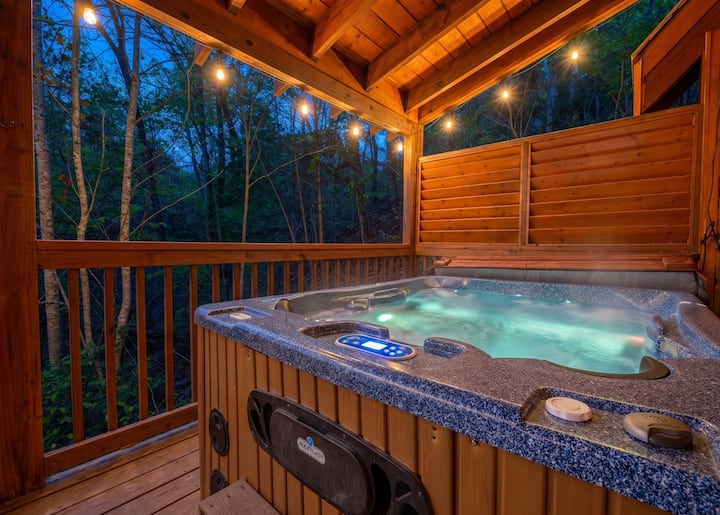 Game Room, Hot Tub & Jacuzzi. Near Downtown Pf - Pigeon Forge, TN