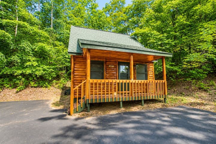 Cabin 2332 - Small Log Cabin Inside Resort - Gaylord, MI