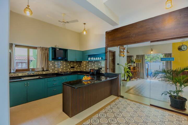 Full kitchen image 1