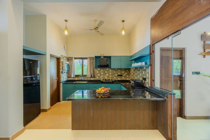 Full kitchen image 1