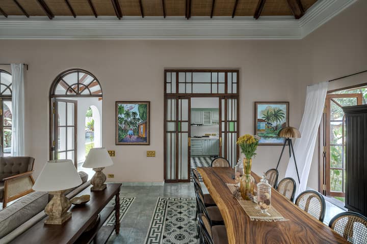 Dining area image 2