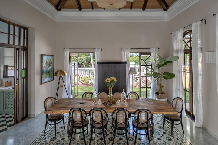 Dining area image 1
