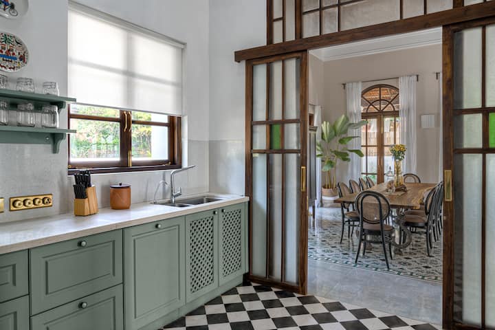 Full kitchen image 1