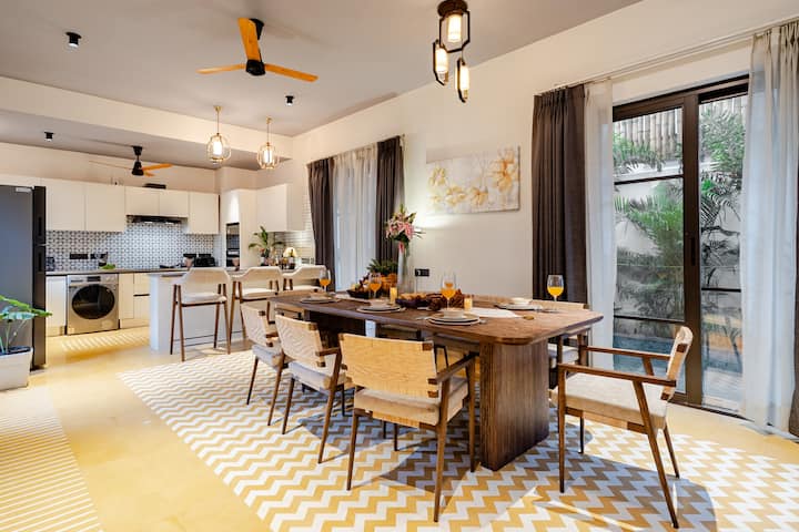 Dining area image 1