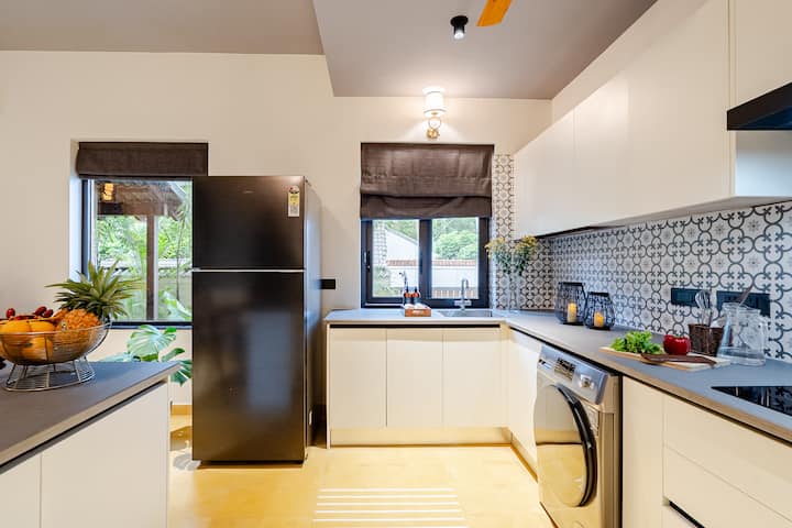Full kitchen image 2