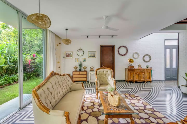 Living room image 4