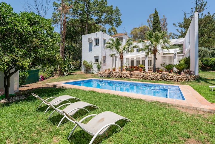 Magnificent 5-bedroom Villa - Puerto Banús