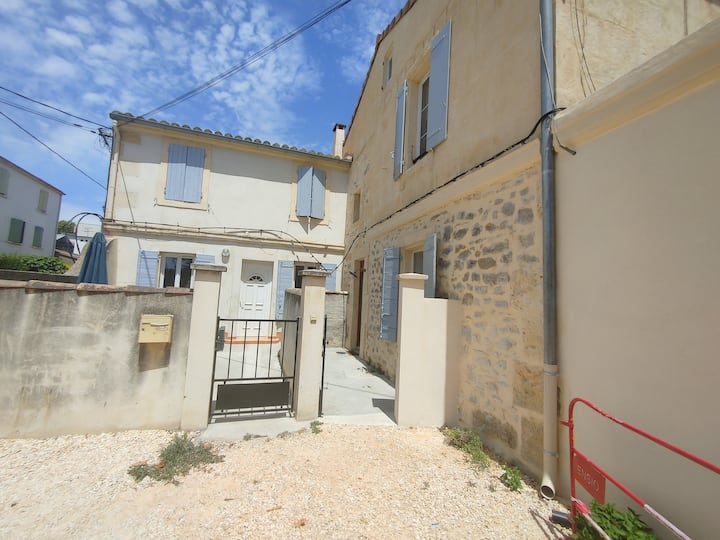 Les Maisons Voisines, 2 Gîtes Pour 12 Personnes - Camargue