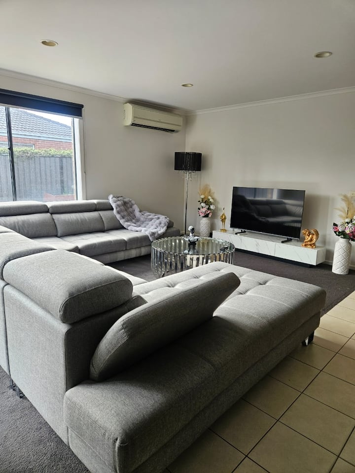 Charming 3br Getaway Spacious & Relaxing - Werribee
