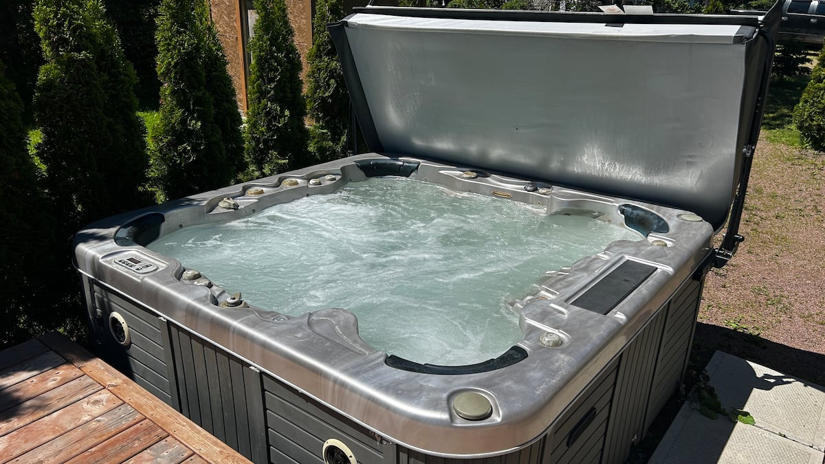 Private hot tub