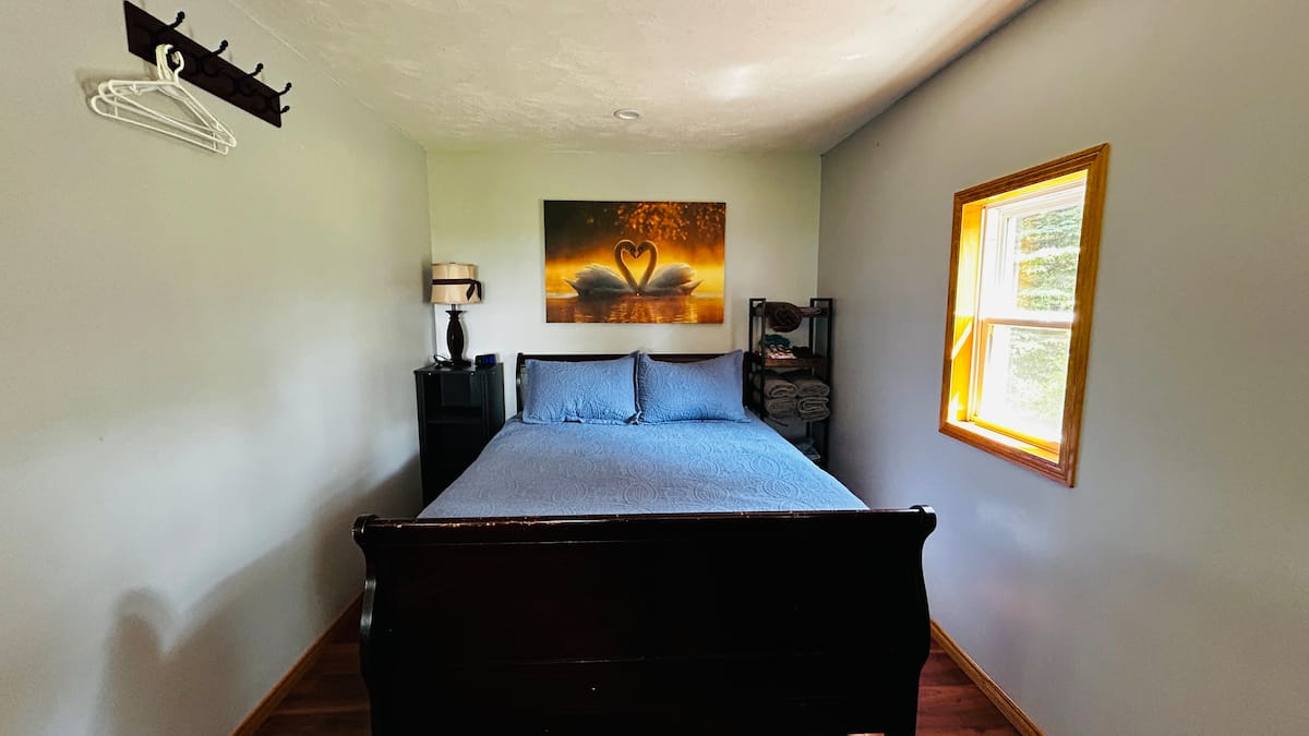 Bedroom with a queen bed