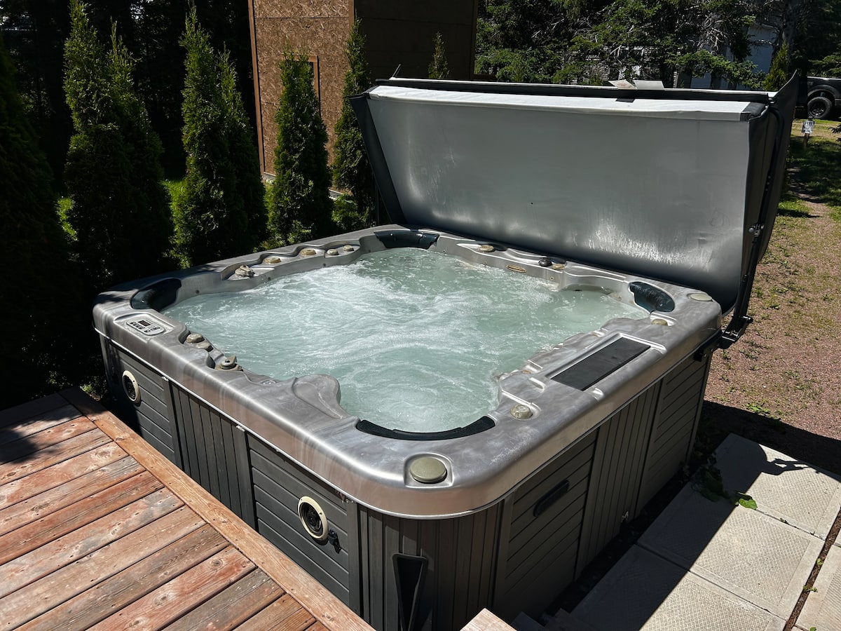 Hot tub sheltered by cedars