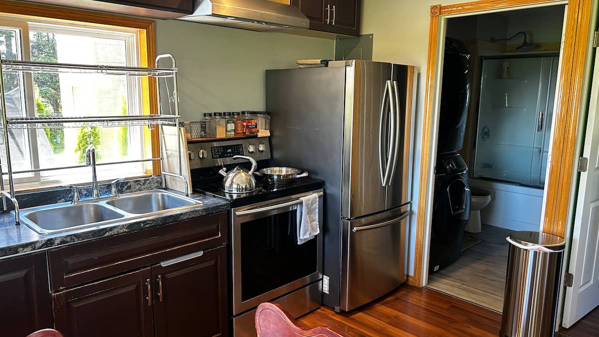 Kitchen counter and cabinetry