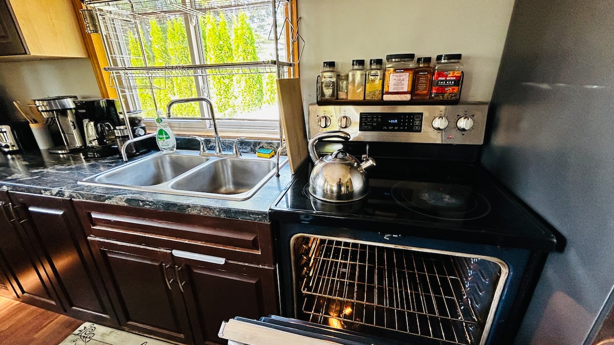 Stove, oven and prep space