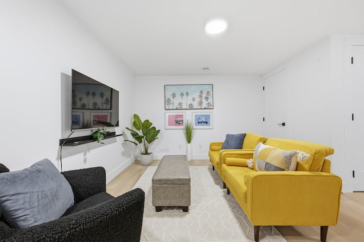 The Pop Spot | 10 Min To Rogers | Blocks To 124st - Edmonton