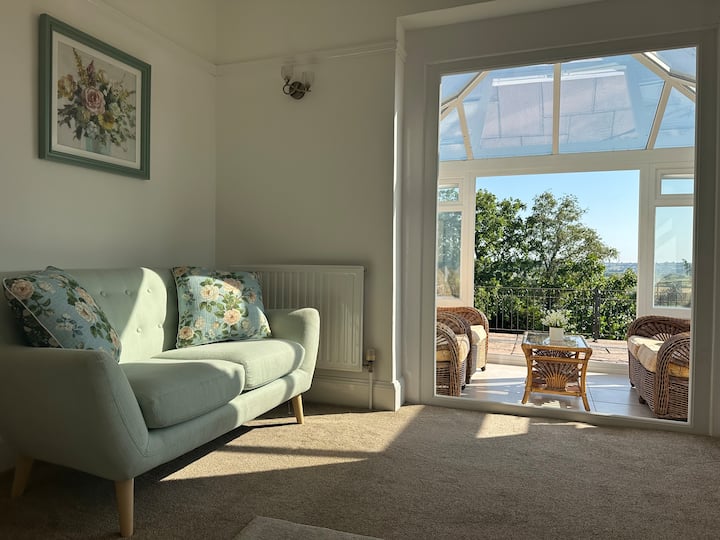 Spacious Family Bungalow With Beautiful Views - Cheddar