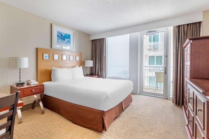 Relaxing 3 Units L Beach Escape W/ Outdoor Pool - Virginia Beach, VA