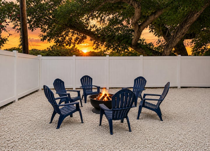 10 Min To Clearwater Beach | King Bed | Bbq | Yard - Clearwater, FL