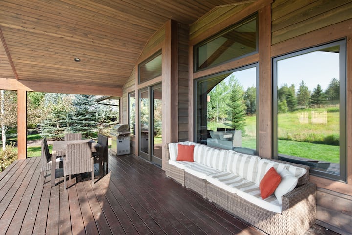Luxury Home | Fireplace | Outdoor Pool - Whitefish, MT