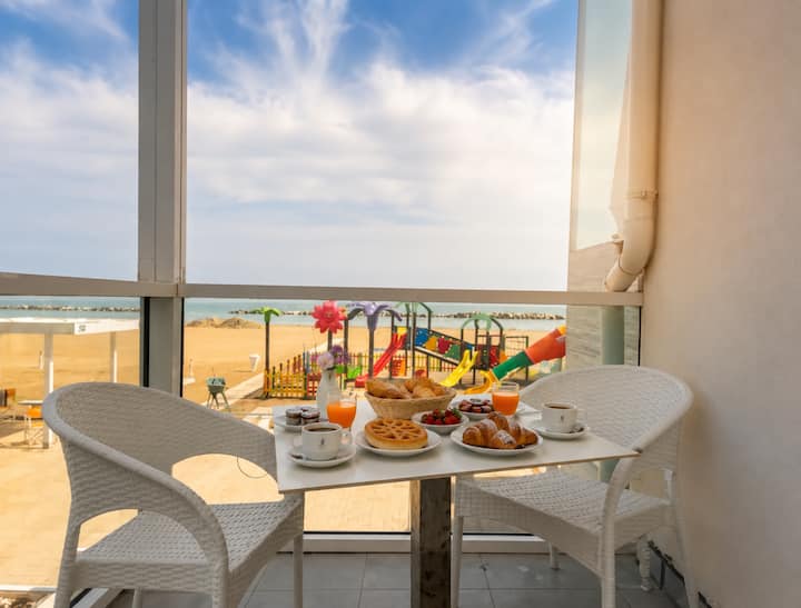 Ampio Monolocale Con Terrazza Fronte Mare.104 - Rimini