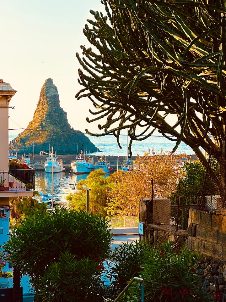 Faraglioni Bay: Relax Vista Mare Acitrezza - Aci Castello