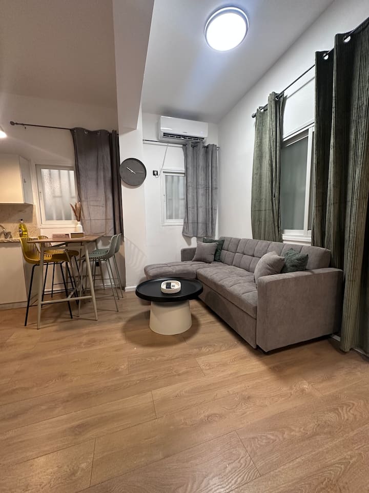 Designed Boutique Apt | Bedroom&living Room In Tlv - Tel Aviv-Yafo