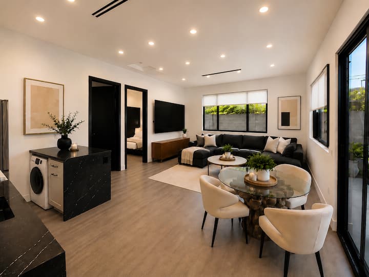 Modern 2br/2ba Walking Distance To Topanga Mall - Calabasas, CA