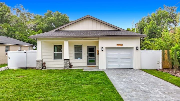 4 Br. Chef's Kitchen. Gazebo Outdoor Retreat. - Tampa, FL