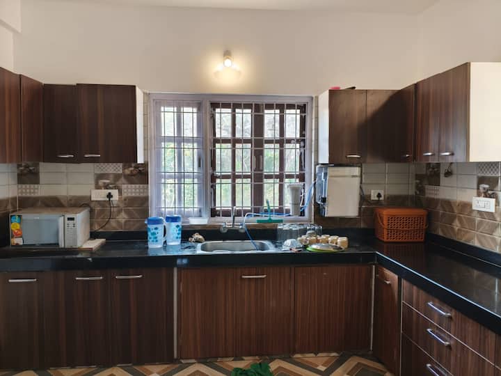 Full kitchen image 1