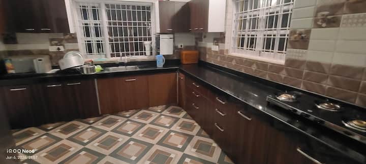 Full kitchen image 2
