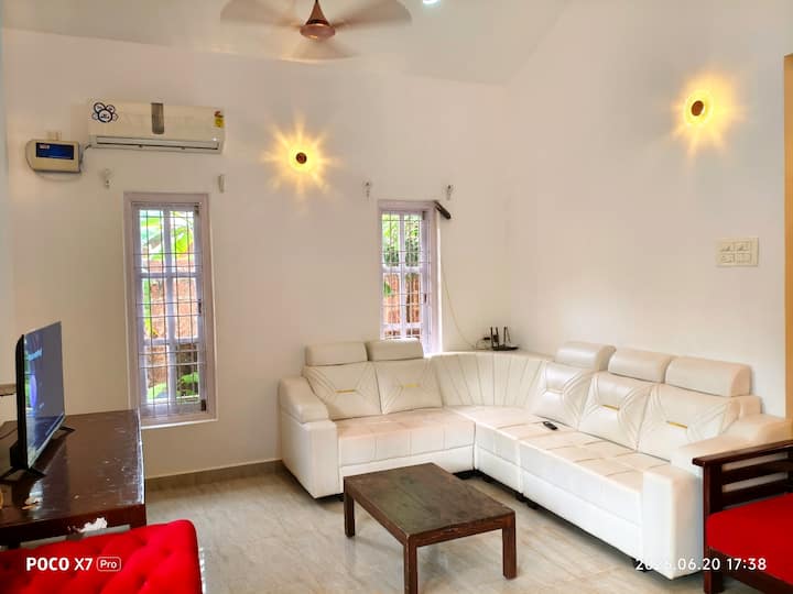 Living room image 3