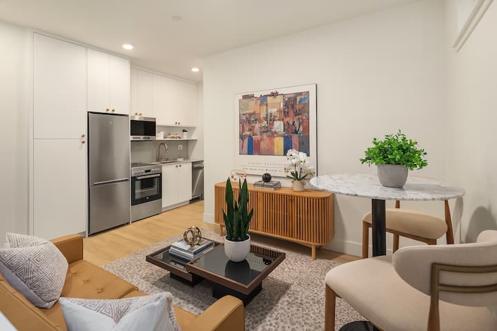 Brand New 1 Bed - Walk To Everything In Seattle - Seattle, WA