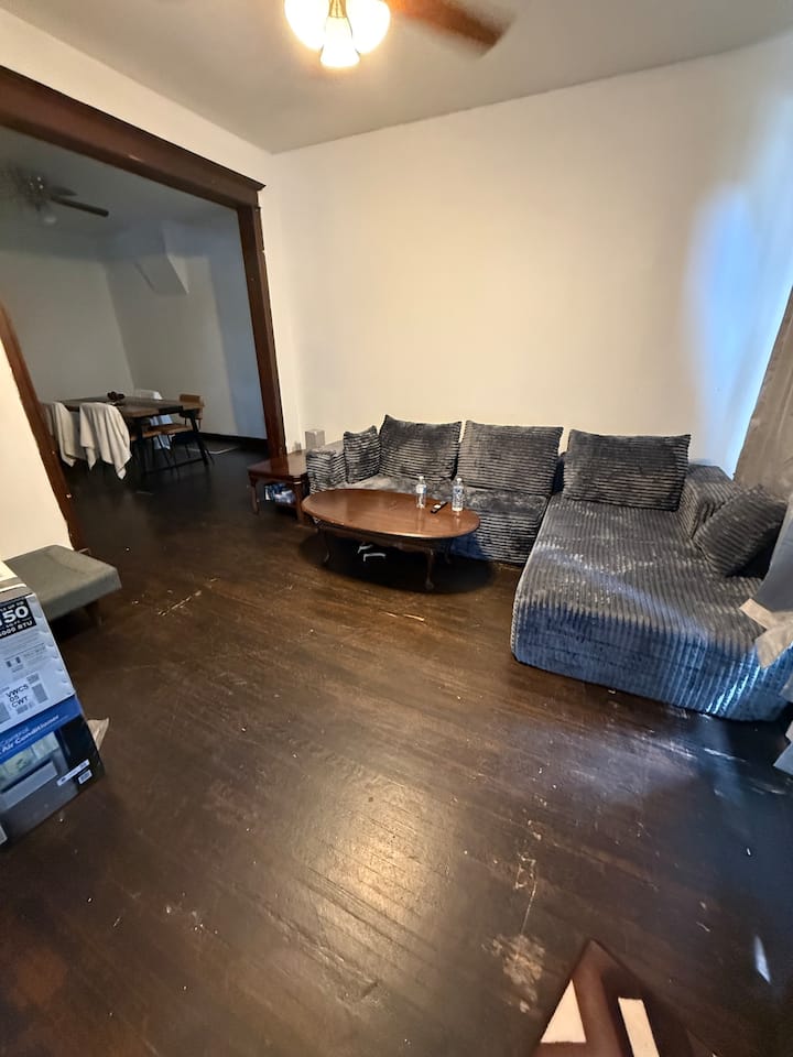 Cozy And Conveniently Located - Chicago