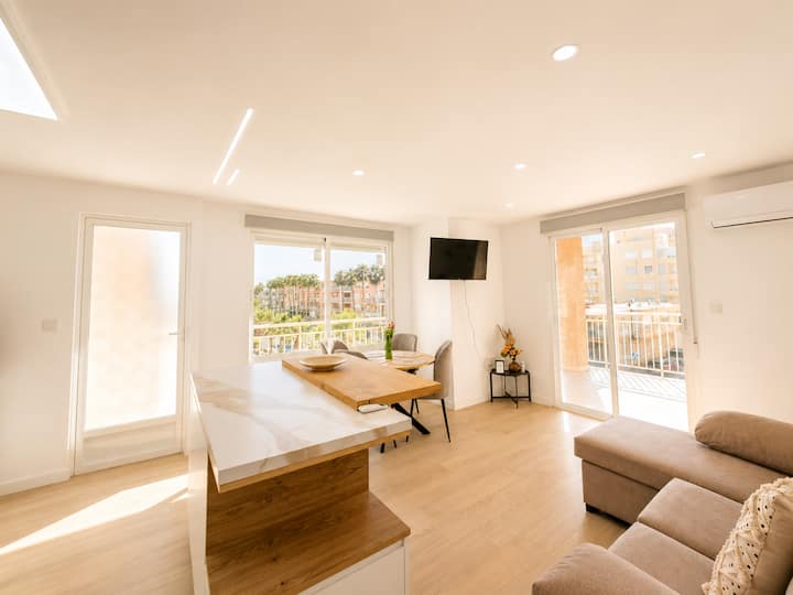 Blue Peak Apartment: Diseño Junto Al Mar - Playa Flamenca