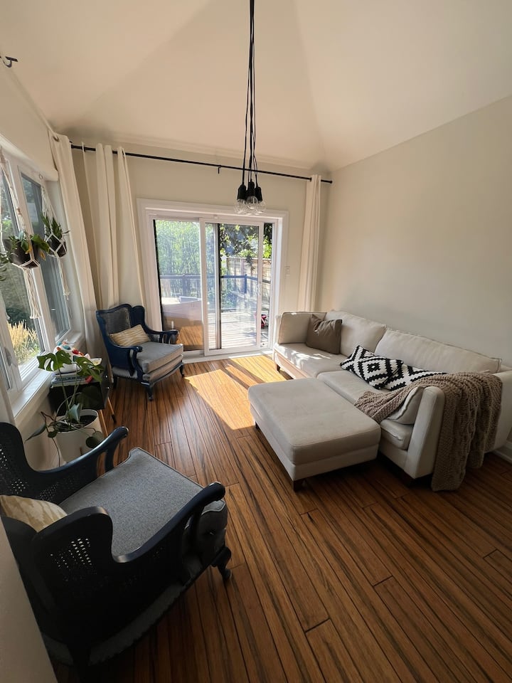 Executive Main Floor Apartment - Ottawa