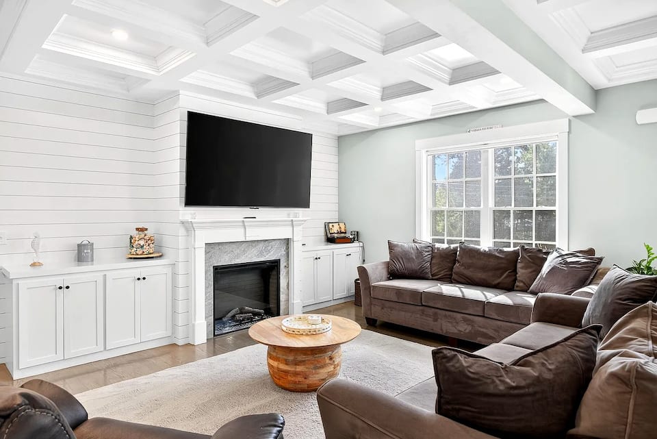 Living room seating for seven