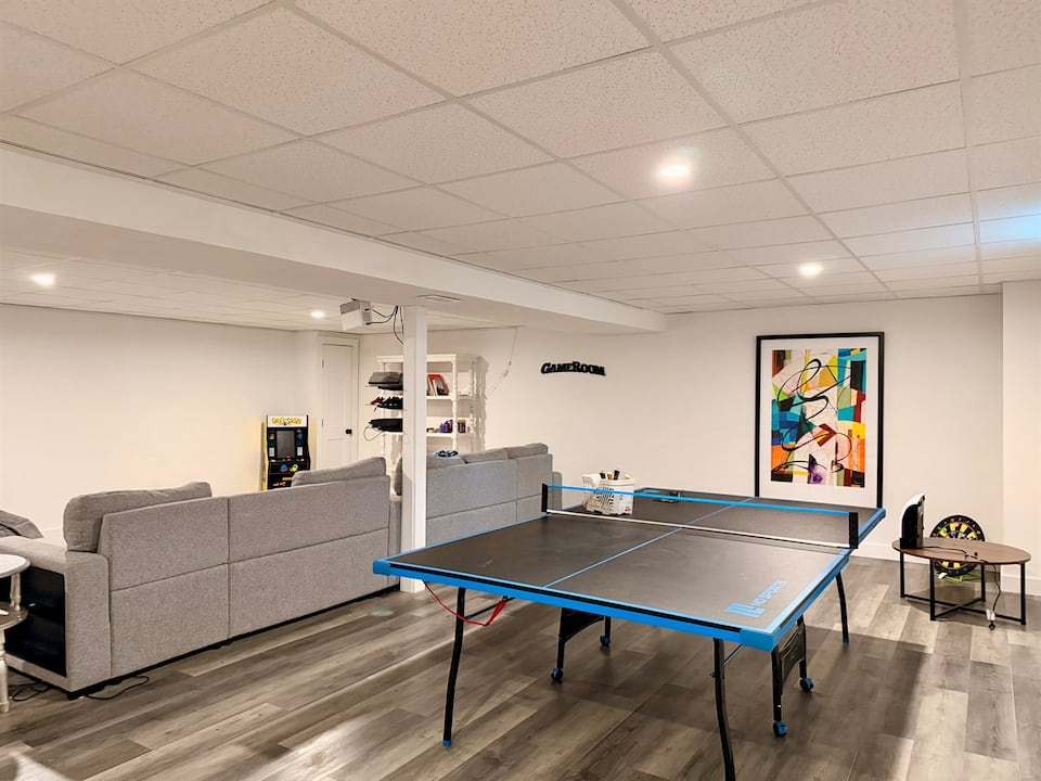 Ping pong table