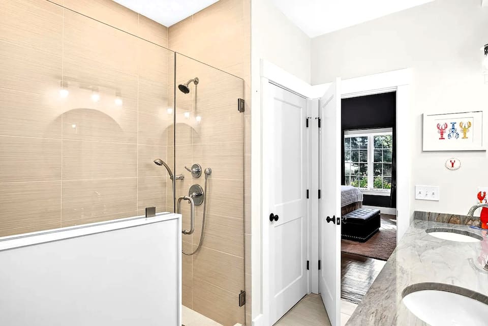 Ensuite walk-in shower