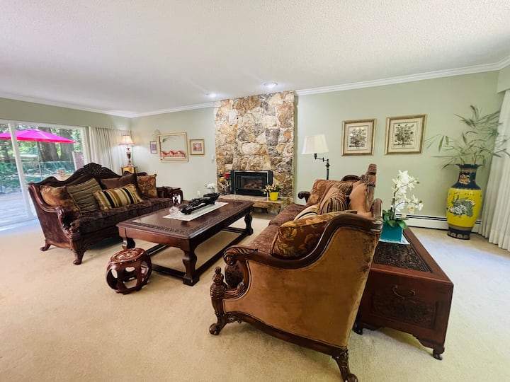 Woodland Manor | 2 King Beds Near Crescent Beach - White Rock