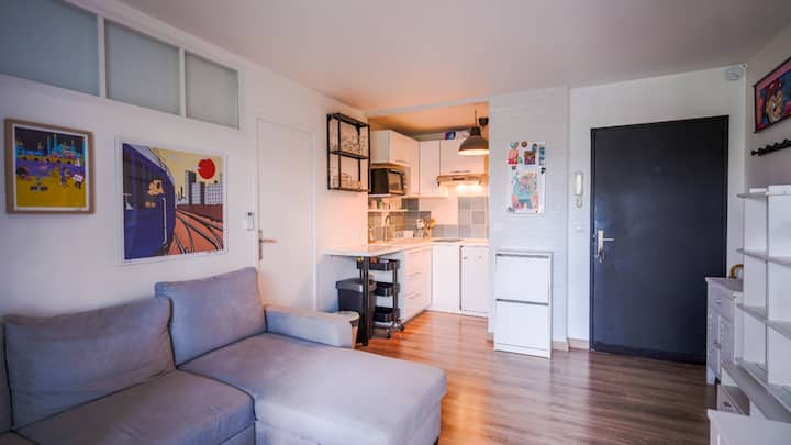 Apparemment Dartiste Avec Clim Et Terrasse. - Le Crès