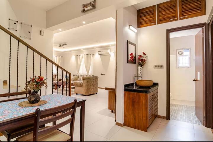 Dining area image 1