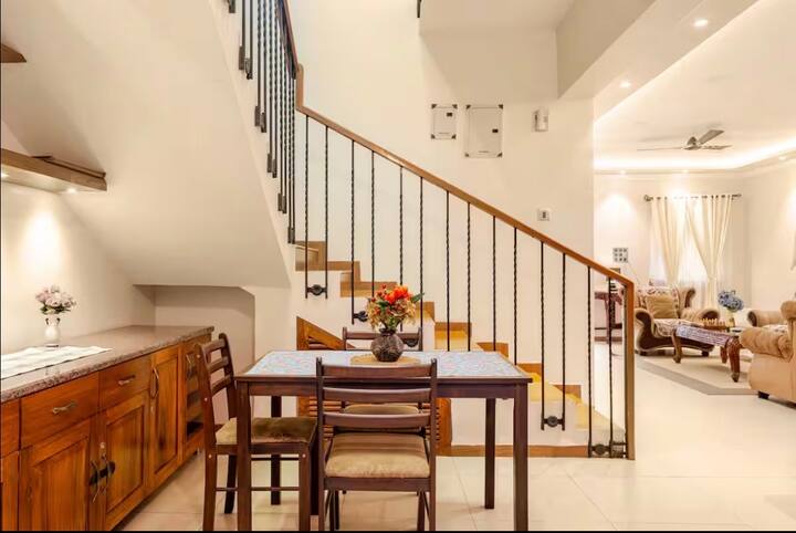 Dining area image 3