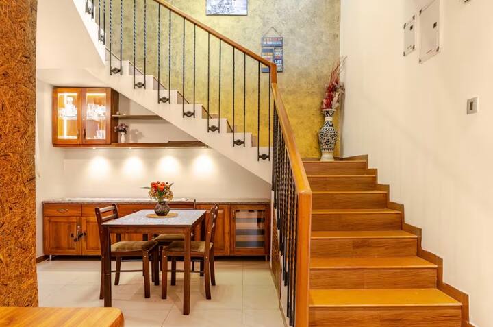 Dining area image 2