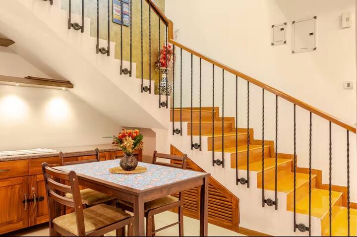 Dining area image 4