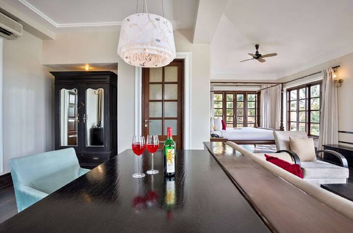 Dining area image 1