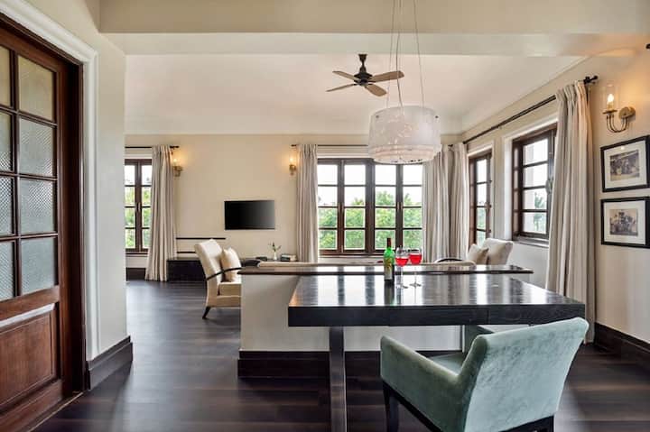 Dining area image 2