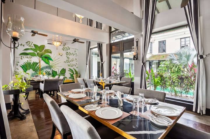 Dining area image 4