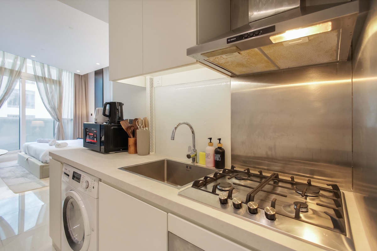 Studio Furnished Apartment with City View 3