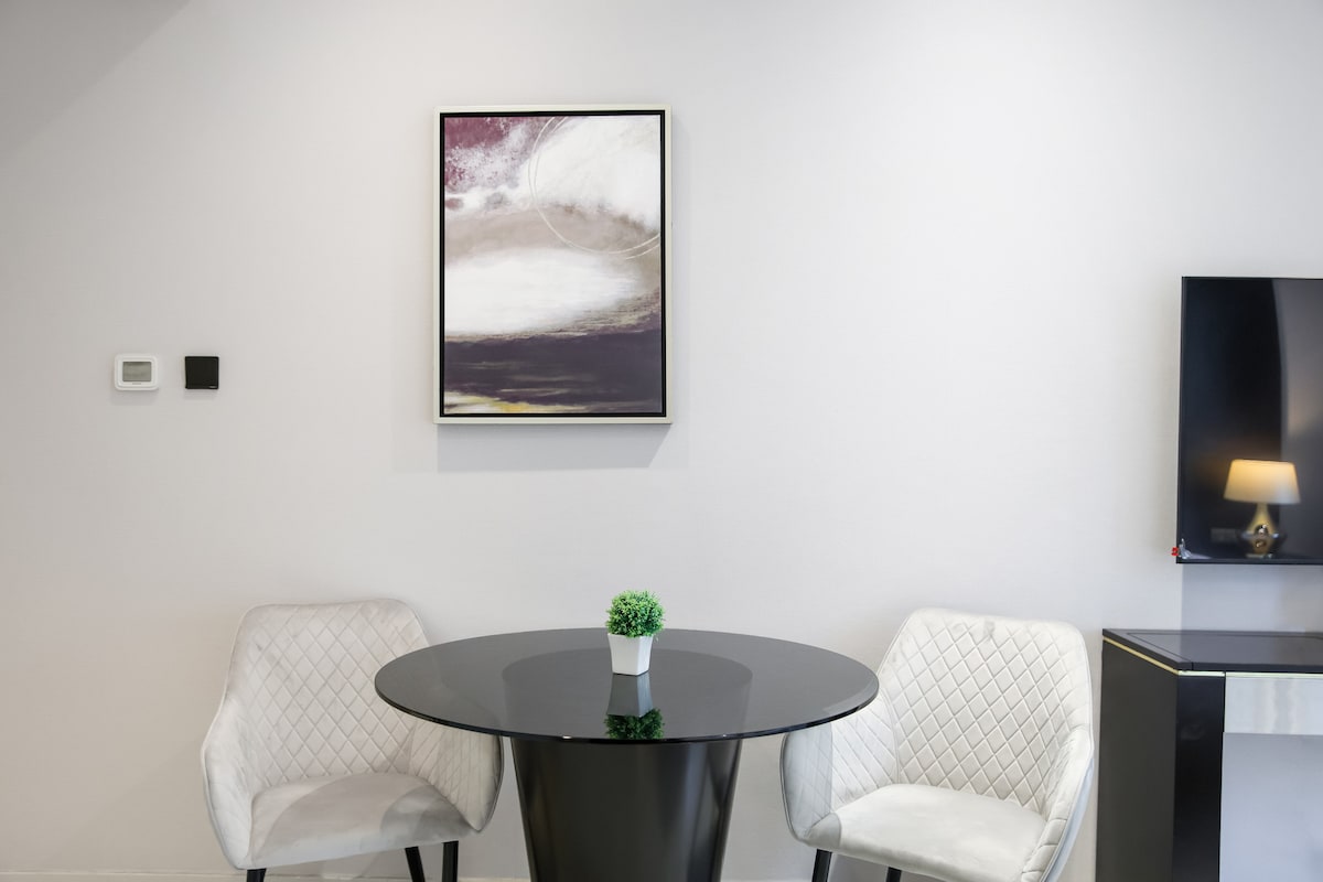 Studio Furnished Apartment with City View 4